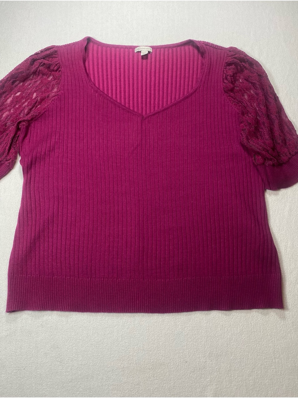 Cato Fuchsia V-Neck Ribbed Sweater with Lace Puff Sleeves